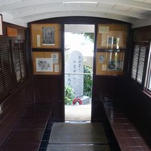 鎧戸がいい感じ。