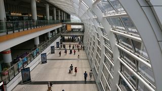 広くて移動に時間がかかる