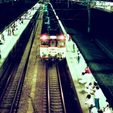 最終運行を終えた急行紀の川号、京都行き。