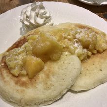 マンゴーとパッションフルーツのパンケーキ