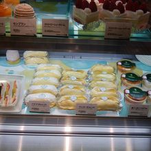 マンゴの季節らしくマンゴの生菓子がいろいろ