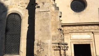 ノートルダム大聖堂の対岸の教会