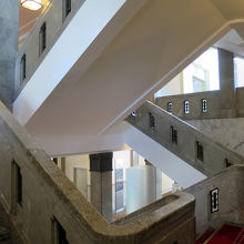 階段を上れば…