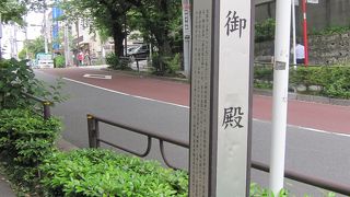 ＪＲ日暮里駅北口から西側の坂道