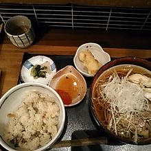 冷たい肉そば700円。写真は粋ランチ880円