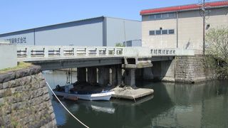 小樽運河の最も北側に架かる橋