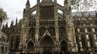 朝の早い時間に、かつ、並ぶ覚悟で行きましょう(行く価値はあると思います）