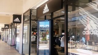 アディダスのアウトレット