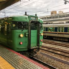 113系湖西線近江今津行き普通列車。