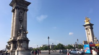 セーヌ川に掛かる橋の中では、一番立派な橋ではないでしょうか