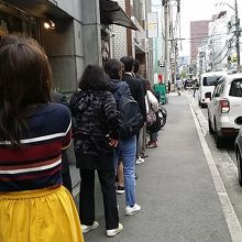 ようやく出向いたら行列が！
