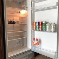 冷蔵庫。大きいので色々入って便利。