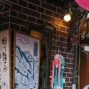 喫茶店前にお土産品