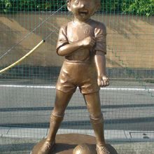 近くに寄ると、雄々しい大空翼少年もあどけない面も感じられます