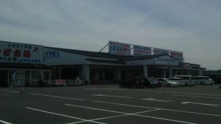 数多くあるメニュー、海産物が安く買える