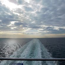 向うが東側です。