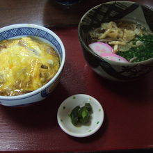 カツ丼と祖谷そばのセット