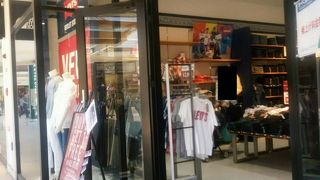 アウトレットでリーバイス