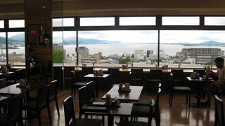 琵琶湖を一望するレストラン