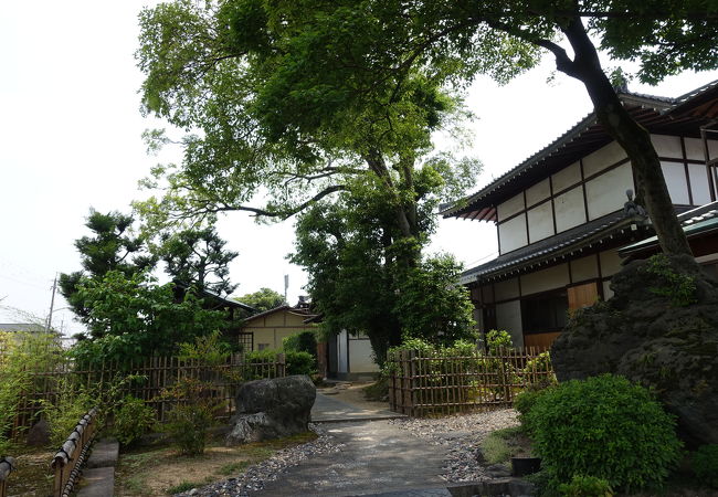 八幡市の外れにあるユニークなお寺