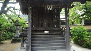 太鼓橋のそばにありました。