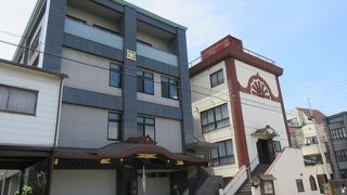 上行菩薩があります