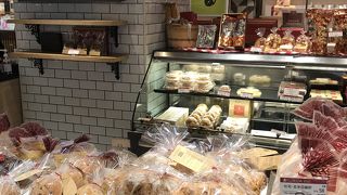 フードコート発見