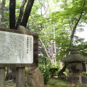 福島駅近く、公園のような城跡です