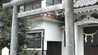 オリオン通り商店街そばの小さな神社