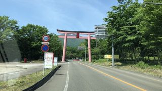 ５月２１日でしたが、道路わきに雪が沢山ありました