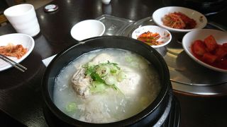 結構美味しい参鶏湯でした。