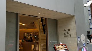 松屋通りのサーモン専門店