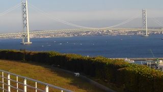 サービスエリアからの明石大橋