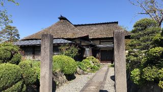 茅葺き屋根が美しい