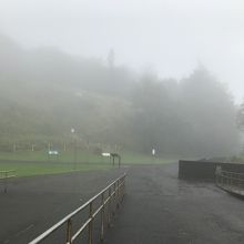 展望台から駐車場の方を見たアングル