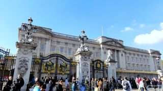 ロンドンで一番有名な処「バッキンガム宮殿」