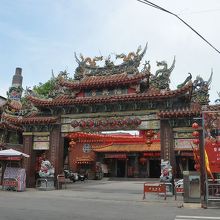 老街の途中にあった福興宮。媽祖が祭られていた