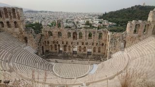 アテネのメインスポットは滑りやすい