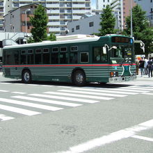 リバイバル塗装のバス