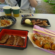 肉メインにチョイス。飲み物は持込OK