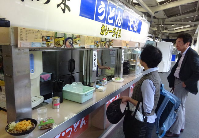 駅ホームの美味しいお蕎麦屋さんです。