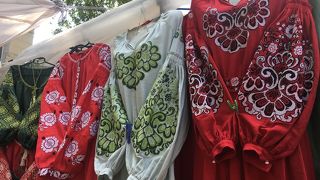 ウクライナの民族衣装や刺繍などがズラリ