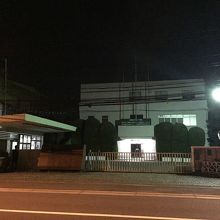 イベント前夜から並んでいる人も居ます。