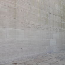 建物名称は見にくい所にありました