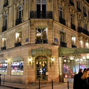 マカロンの老舗、パリ旅行では一度は試したいもの