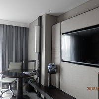 机のすぐ横にコンセントがある