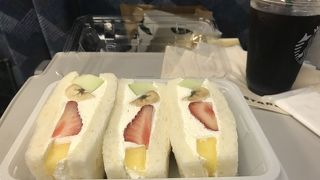 アタリのフルーツサンド