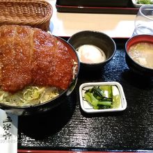 おすすめの温泉卵もつけてみた