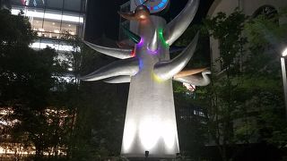 よく見ると顔が時計