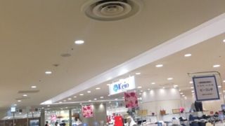 ショッピングセンターの中の百貨店